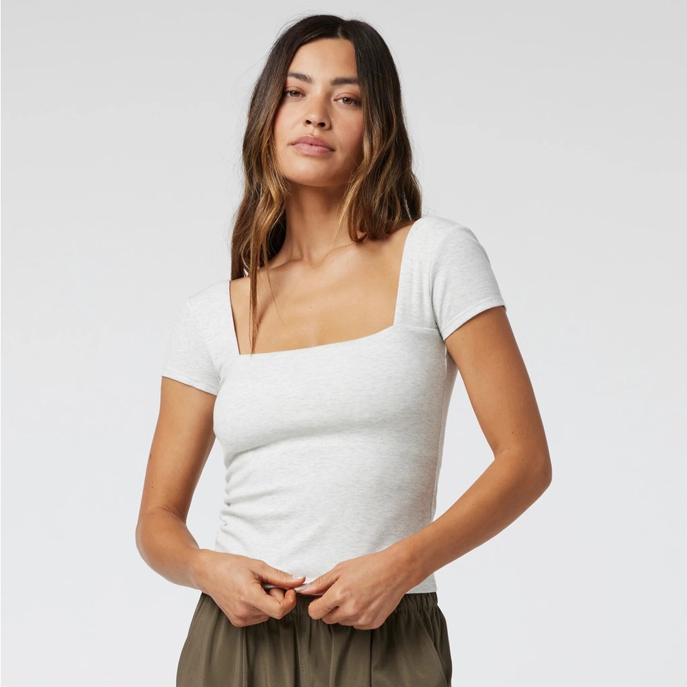 NWOT Vuori Pose Scoop Back Tee